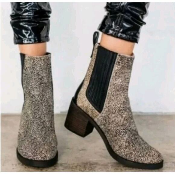 UGG Camden Exotic Calf Hair Ankle Boots Size 6.5 Leather Low Heel Animal Print - Picture 1 of 11
